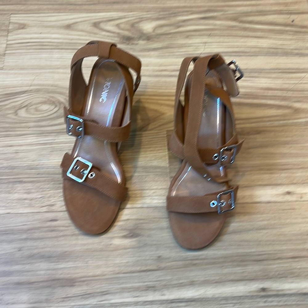 Brown suede bionic heeled sandal